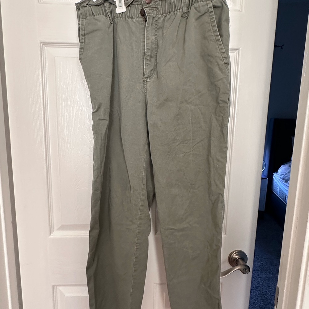 Universal Thread Women's Sage Green Cropped Pants